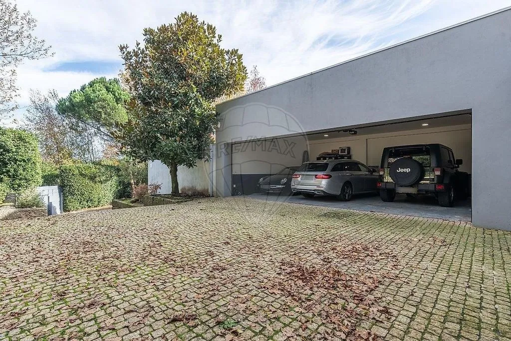 Garaaž - Luxury Detached House with Pool in Vizela