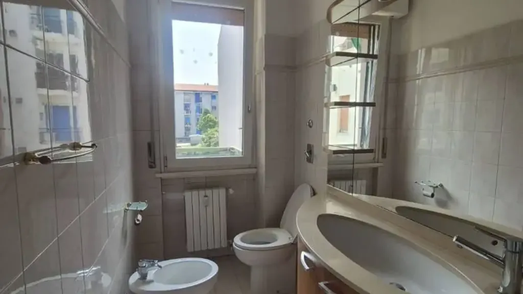 Vannitoad - Trilocale with Balcony in Cesano Boscone