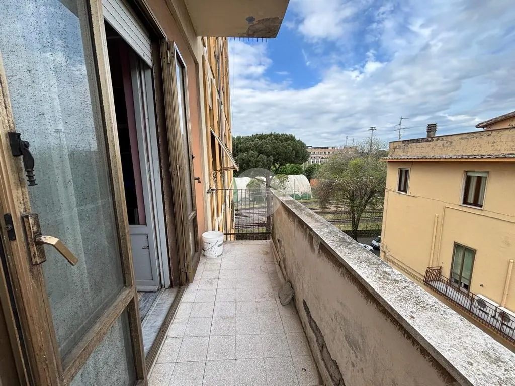 Balcón - 3-Room Apartment with Balcony in Viterbo
