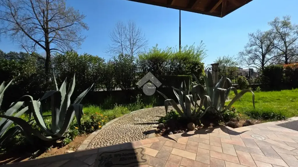 Aed - Contemporary Apartment with Balcony in Chiari