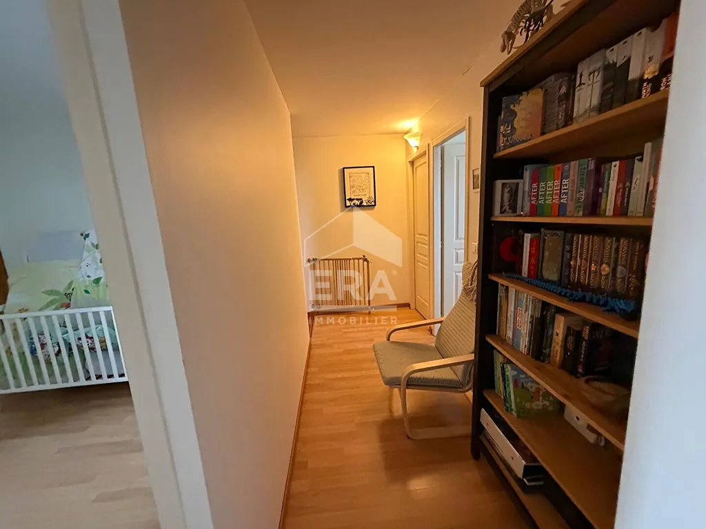 Esik - Three-Level House with Terrace in Montréal