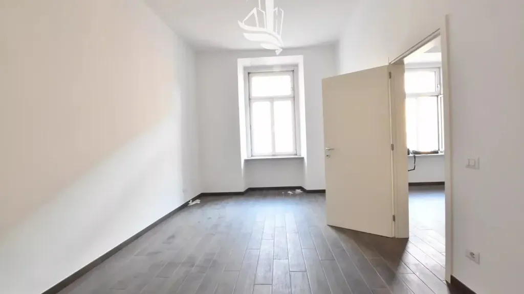 Toad - Versatile Apartment with Balcony in Bolzano