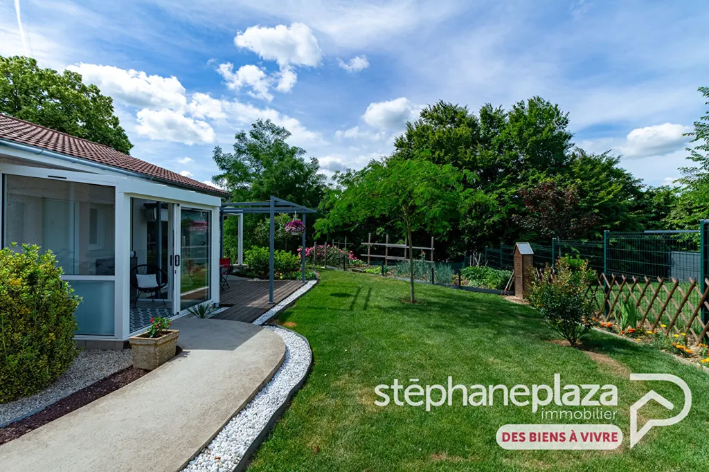 Aed - Contemporary Flat-Plan House with Garden in Chalamont