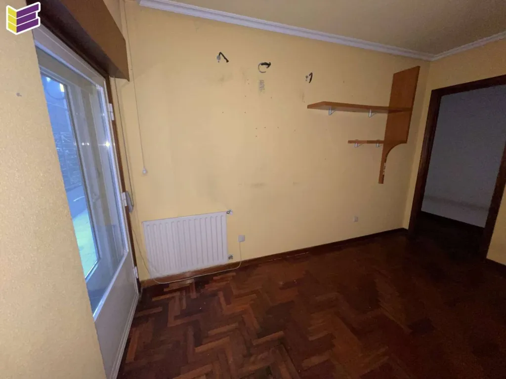 Pièces - Apartment with Large Windows in Vigo