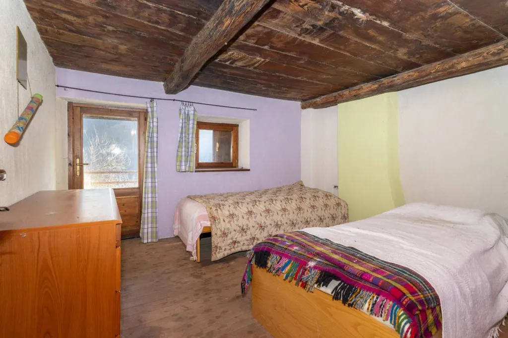 Bedrooms - Rustic Baita with Garden in Celle di Macra