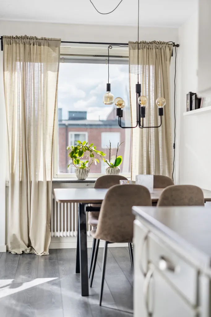 Salle à manger - Spacious Two-Bedroom Flat with Balcony in Central Timrå