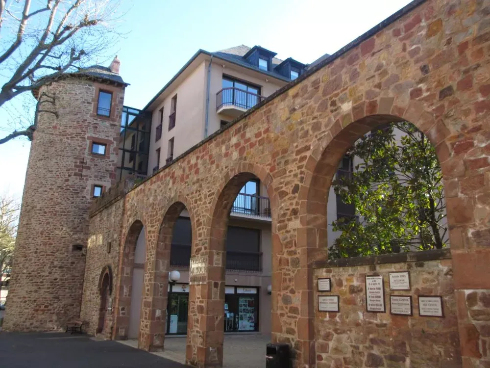 Aed - Fully Renovated 4-Piece Apartment in Rodez