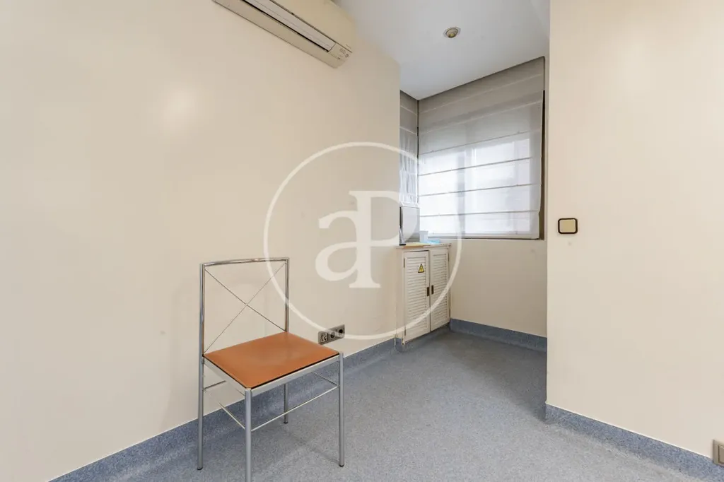 Office - 3-Bedroom Apartment near Retiro Park, Madrid