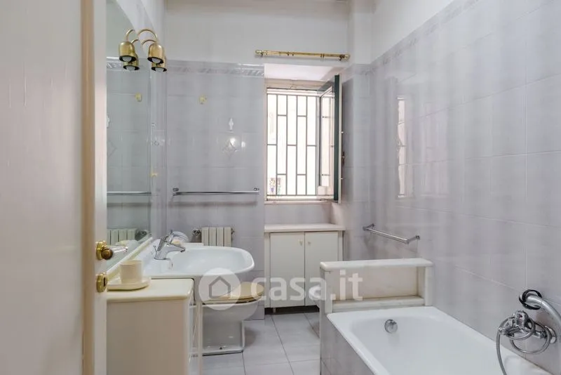 Salles de bain - 5-Bedroom Apartment with Balcony in Catania Centre