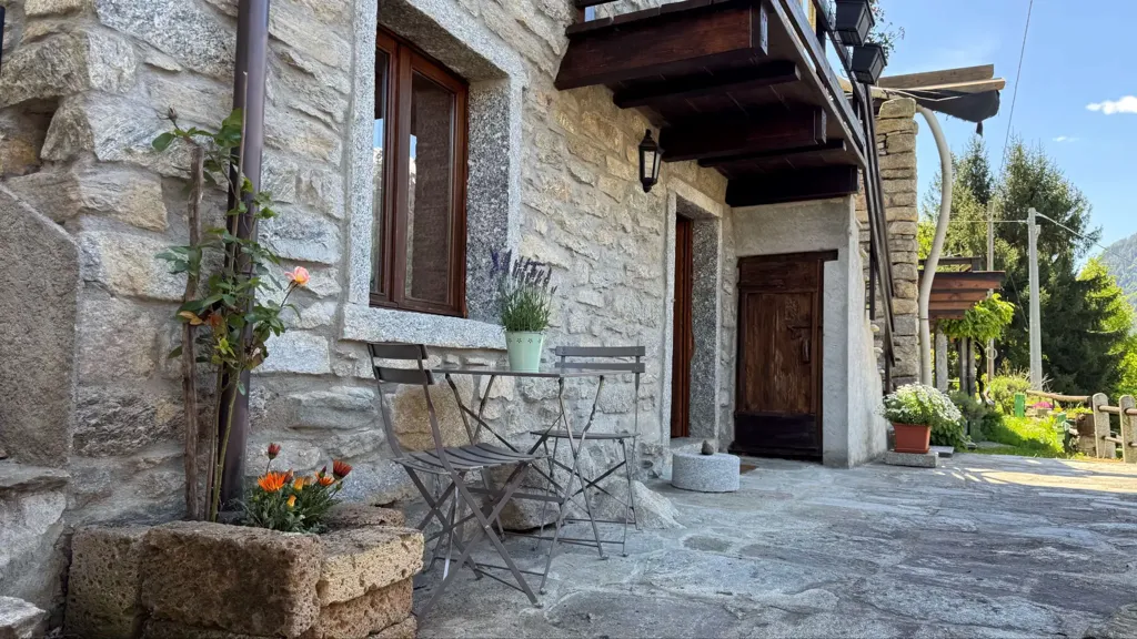 Exterior - Rustic House with Mountain View in Varzo