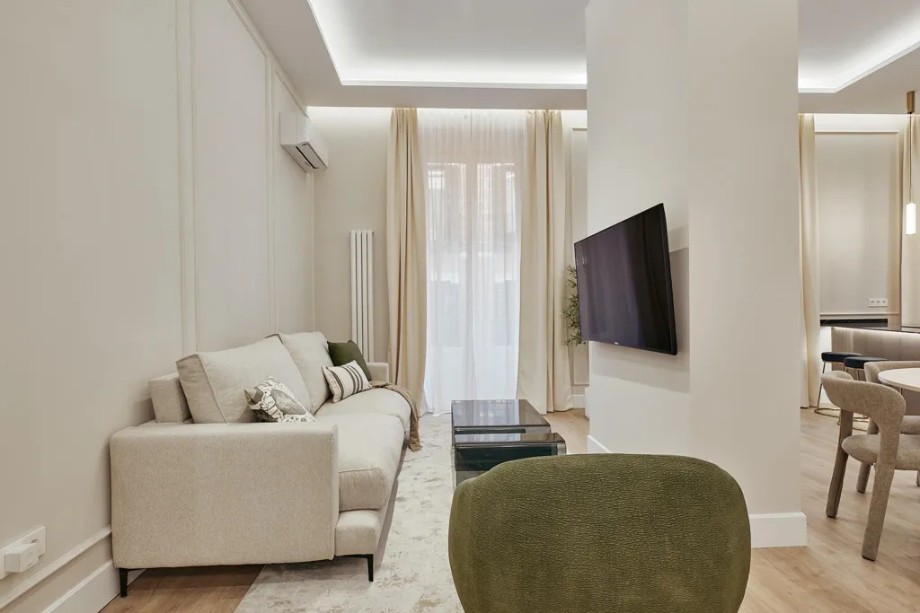 Elutuba - Transforming Flat with Balconies in Madrid