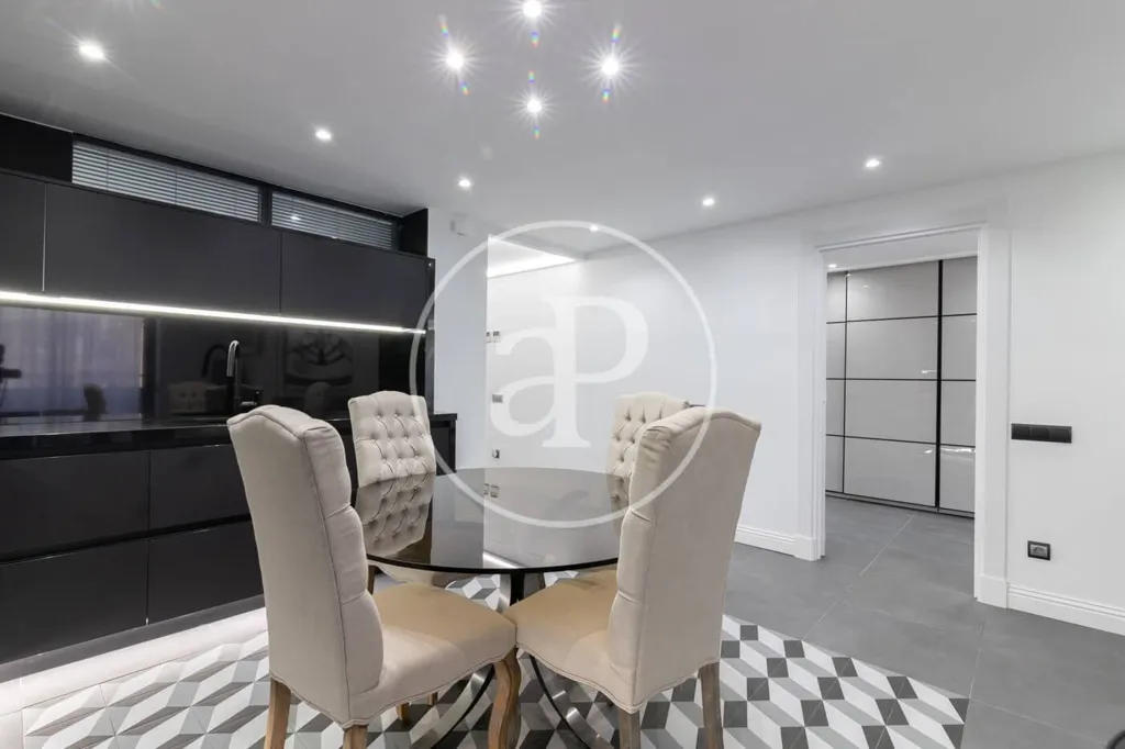 Söögituba - Modernised Attic Apartment with Terrace in Eixample Dreta
