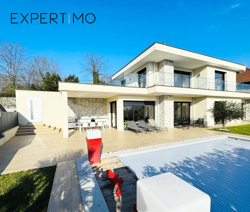 Piscina - Architectural Villa with Pool in Saint-Jean-de-Moirans