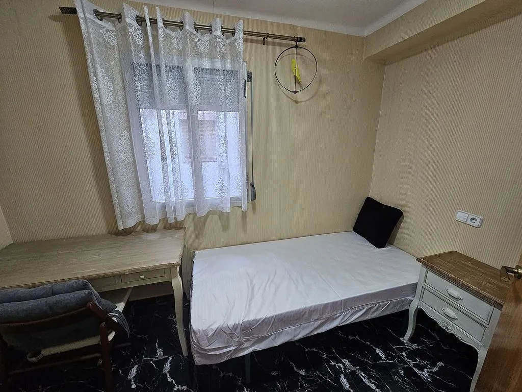 Chambres - Student-Friendly Flat with Balcony in Eixample