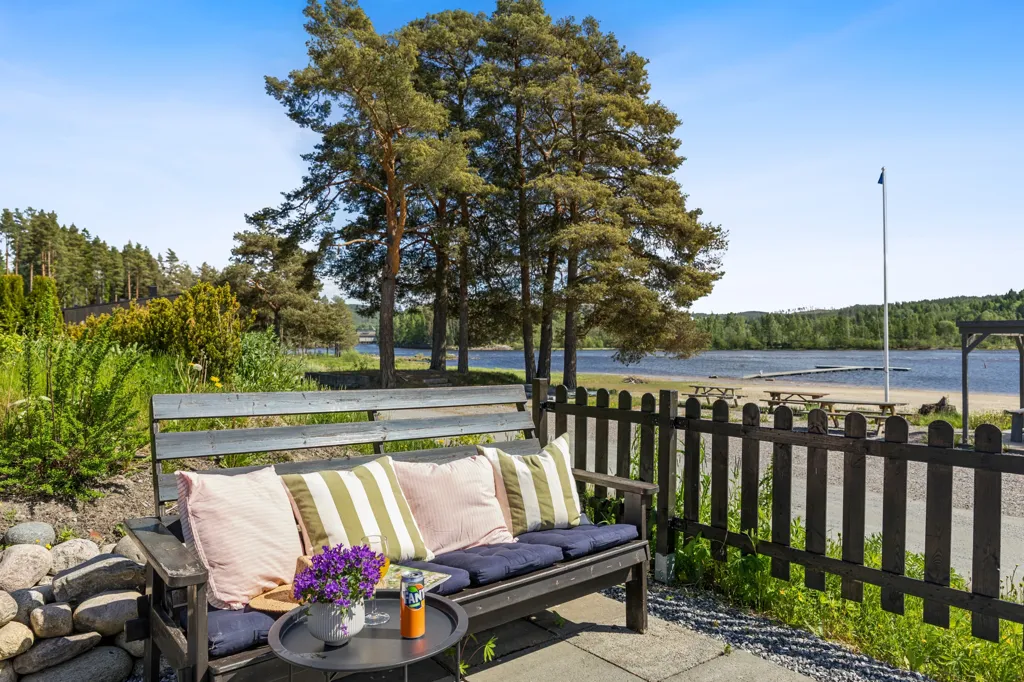 Jardin - Modern Holiday Home with River View near Oslo