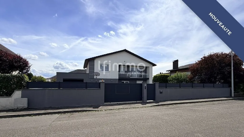 Extérieur - Maison Moderne avec Piscine à Wittenheim