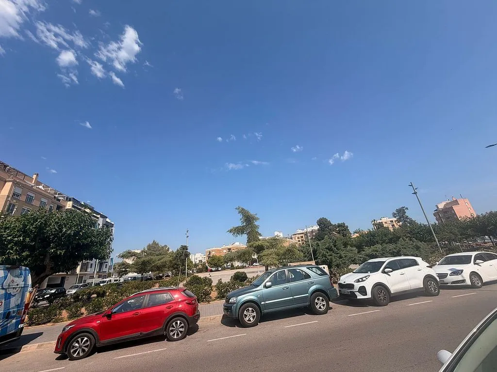 Apartment with Balcony in Llombai Area