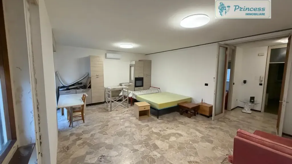 Chambres - Quadrilocale with Balcony and Terrace in Schio