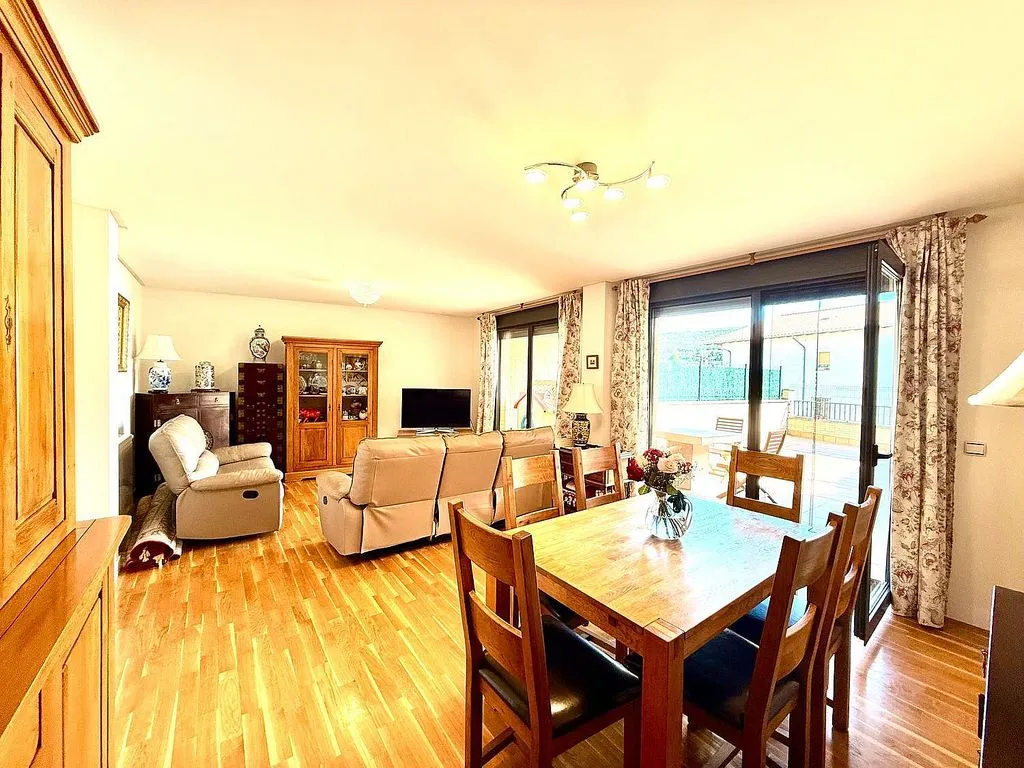 Dining Room - Terraced Semi-Detached House in Aranguren