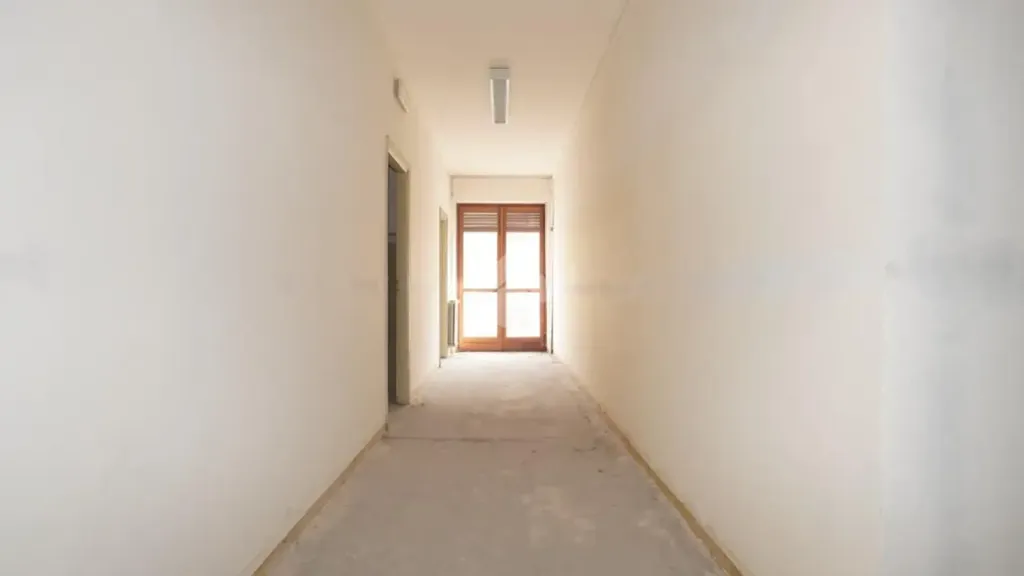 Entrée - Commercial Space with Central Location in Susa