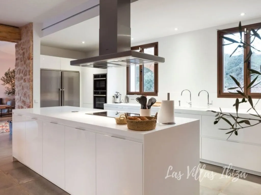 Cuisine - Luxury Villa with Pool in Santa Eulària des Riu