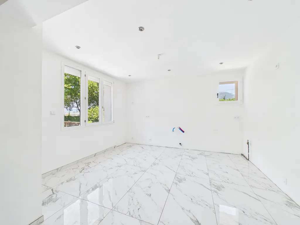 Stanze - Three-Level House with Terrace in Chambéry