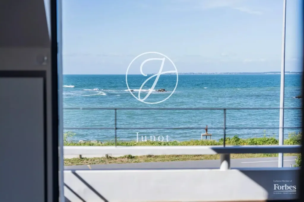 Pièces - Villa Rénovée Face à la Mer avec Piscine au Croisic