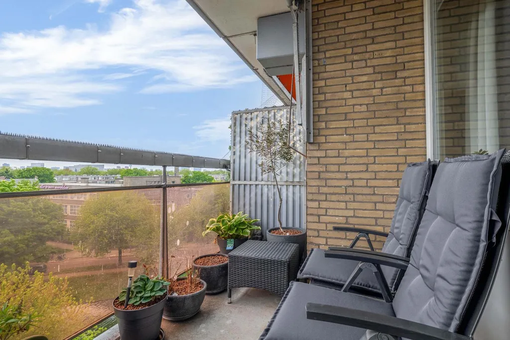 Rõdu - 3-Bedroom Gallery Flat with Balcony in Rotterdam South