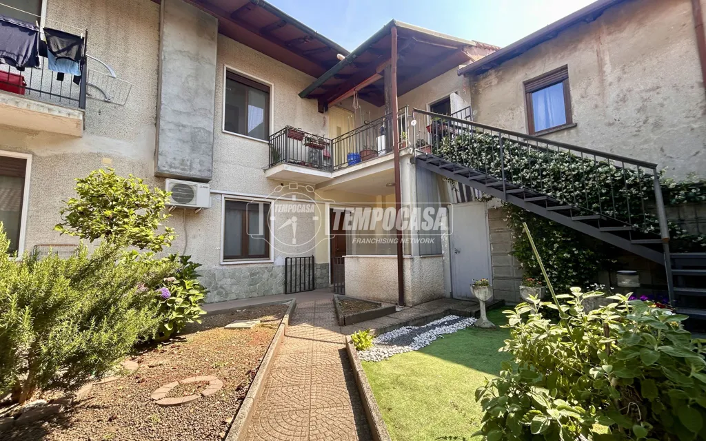 Aed - Cottage Flat with Private Box in Vanzaghello