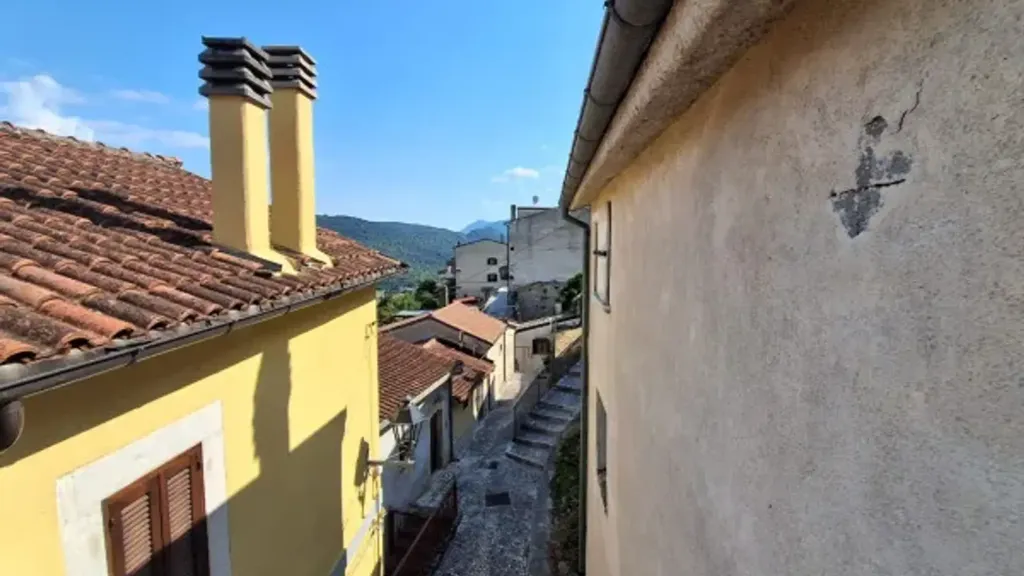 Välivaade - Rustic Terraced House with Balcony in Scontrone