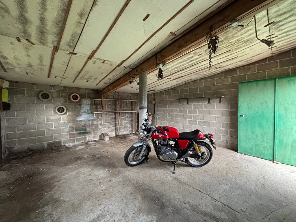 Garage - House with Constructible Land in West Châtellerault