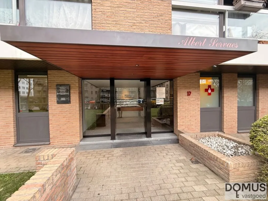 Esik - Apartment with Terrace in Evere