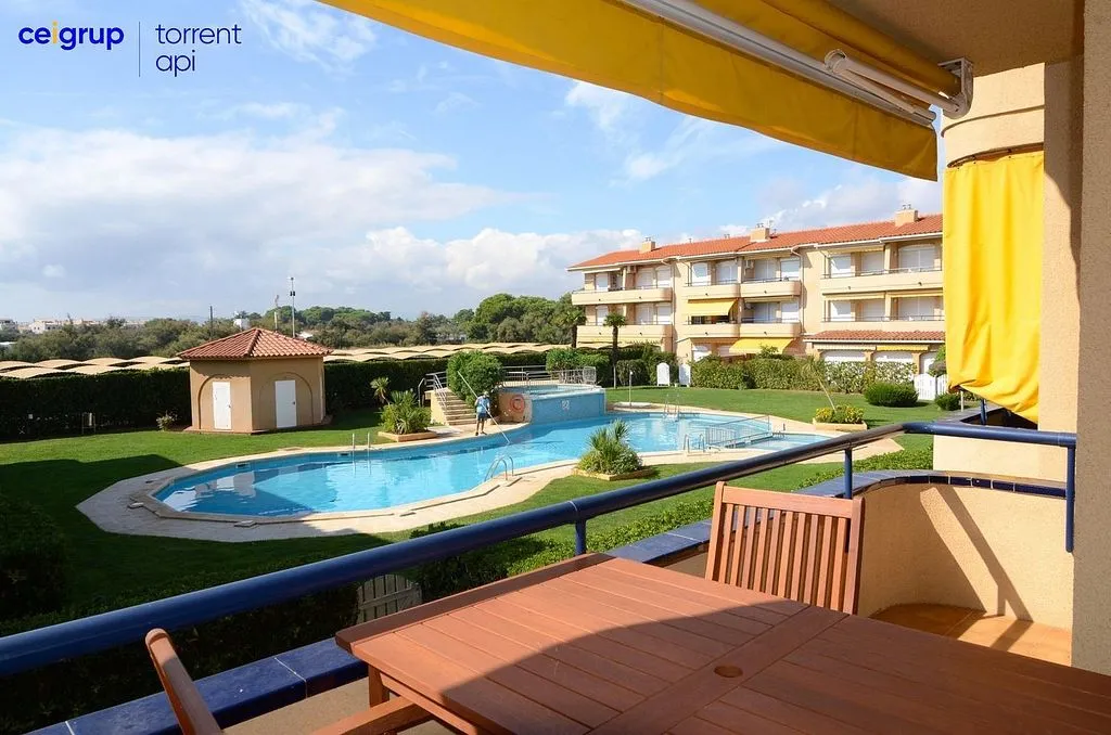 Piscina - Renovated Apartment with Sea View in L'Estartit