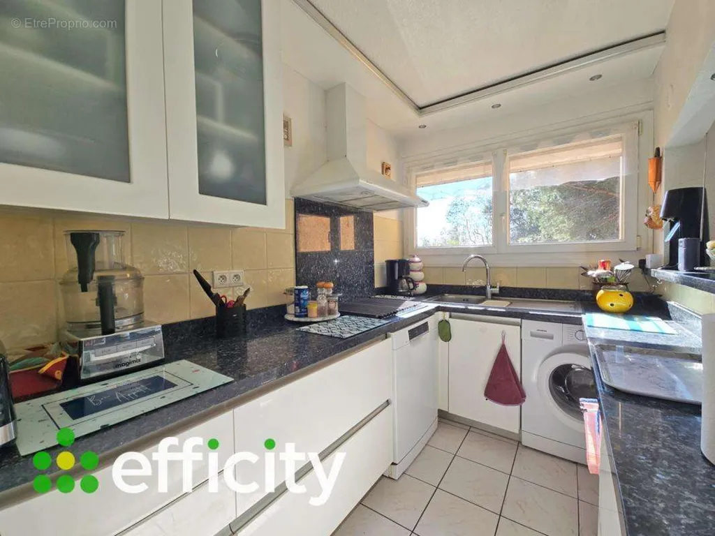 Köök - 3-Bedroom Apartment with South-West Exposure in Fréjus