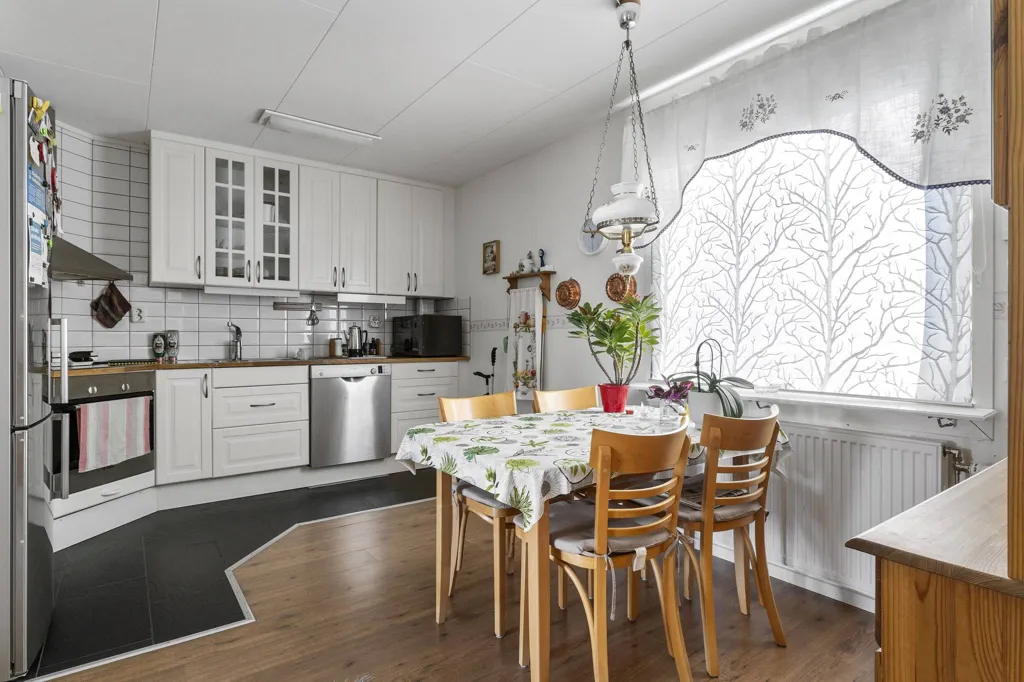 Salle à manger - Two-Storey Villa with Balcony in Mellerud