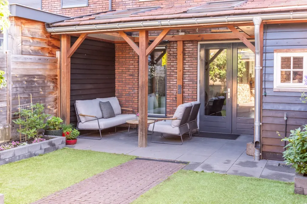 Terrass - Semi-Half Corner House with Veranda in Kesteren