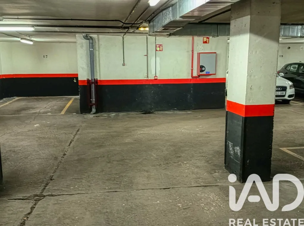Garage - Secure Garage with Accessibility in Central Madrid