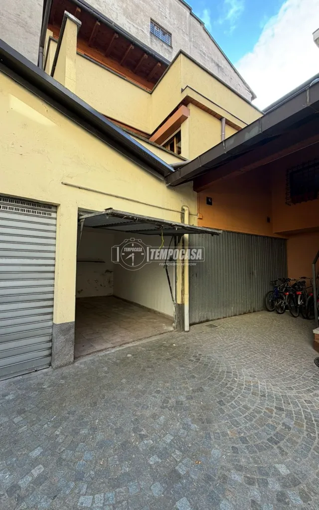 Garage - Parking Box in Central Milan
