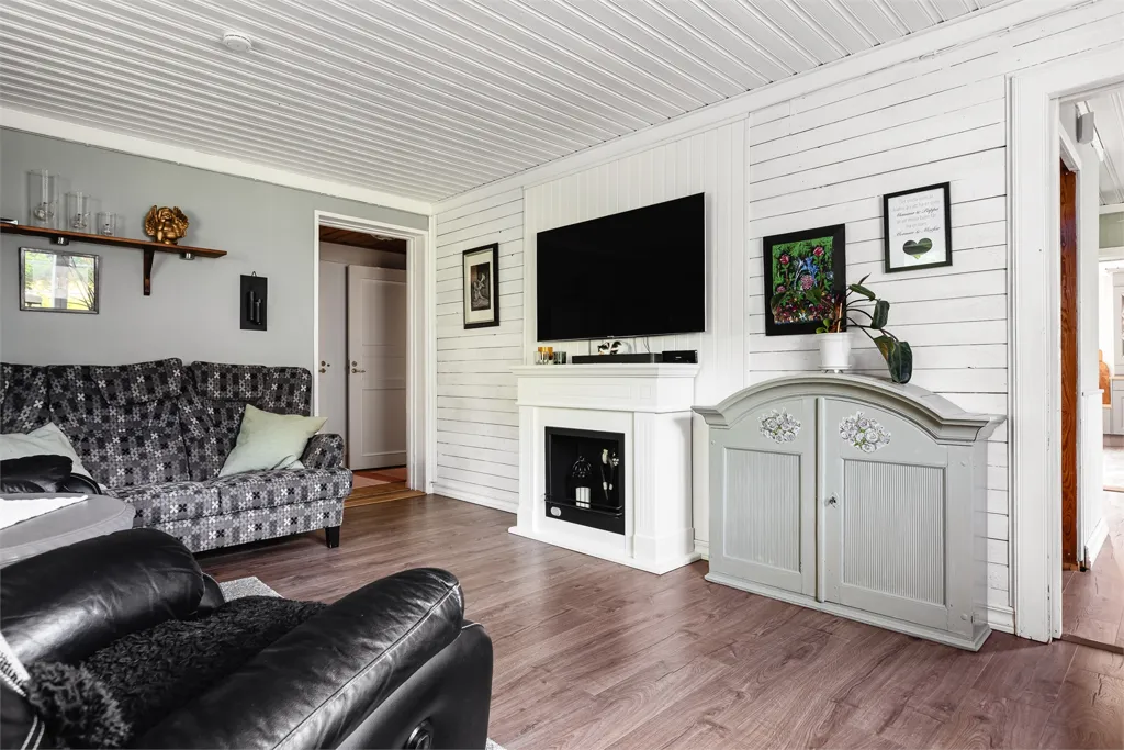 Elutuba - Charming Cottage with Private Pier near Katrineholm