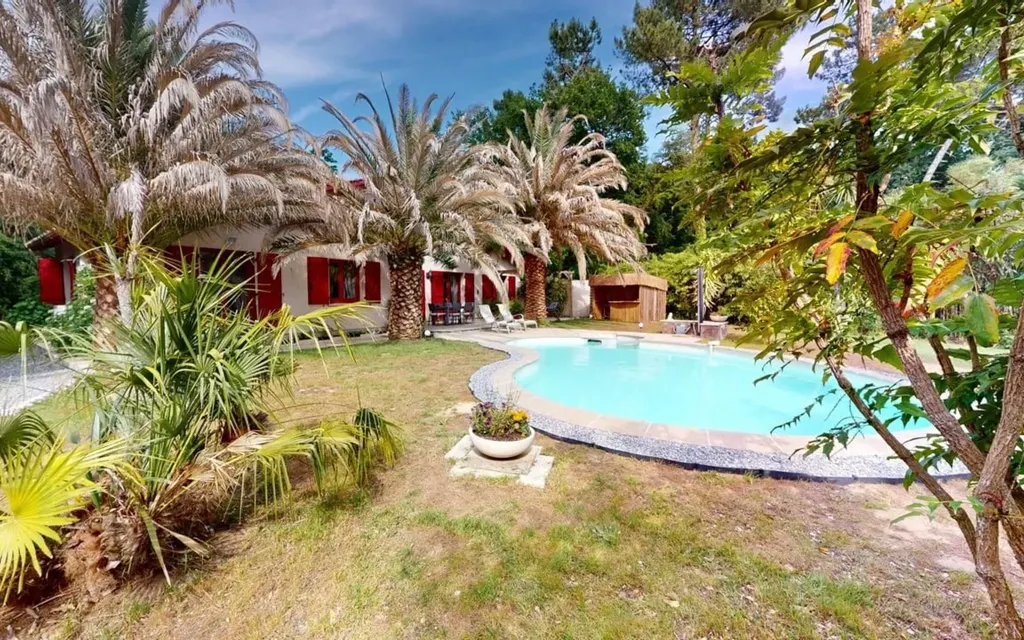 Bassein - Renovated Villa with Pool in Saubion