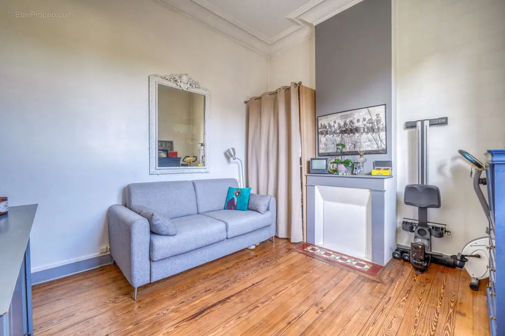 Elutuba - City Centre Apartment with Balconet in La Teste-de-Buch