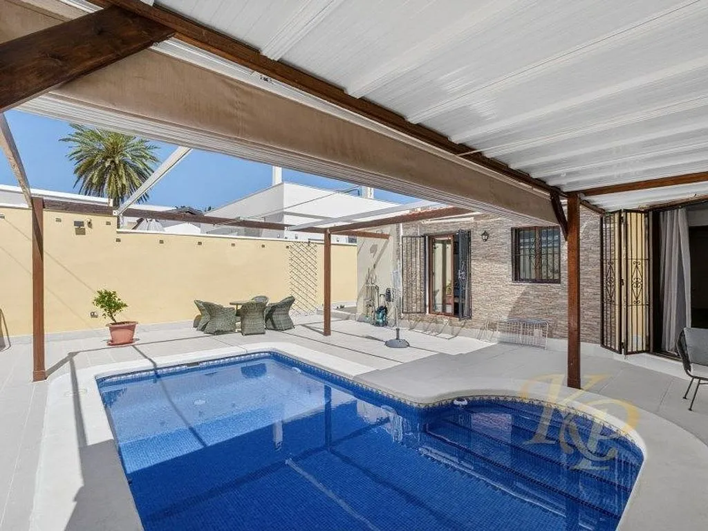 Piscine - Chalet with Pool in Nueva Torrevieja