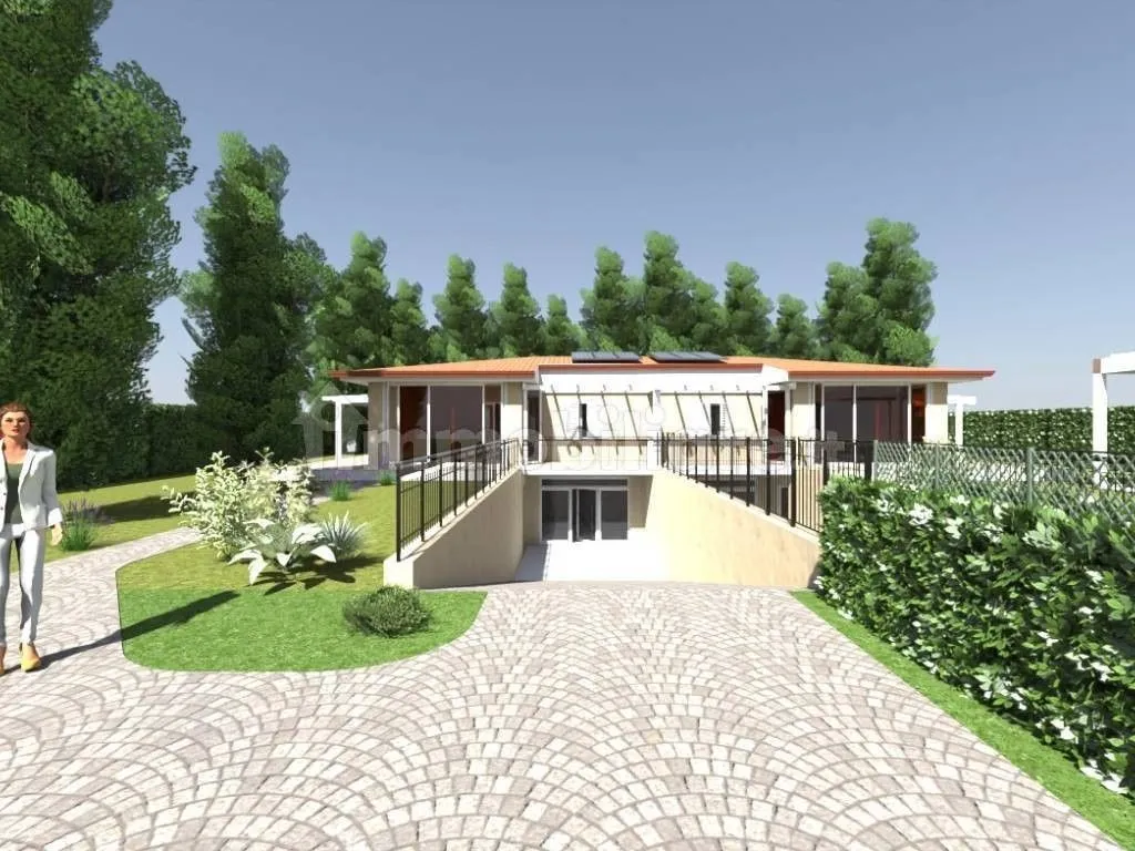 Luxury Villa with Private Garden in Pomezia