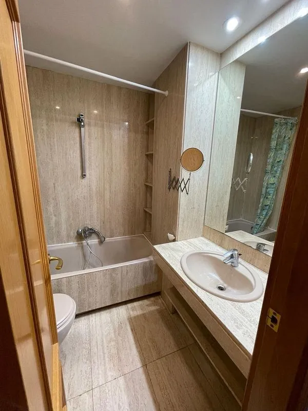 Salles de bain - Furnished Apartment with Balcony in Albors