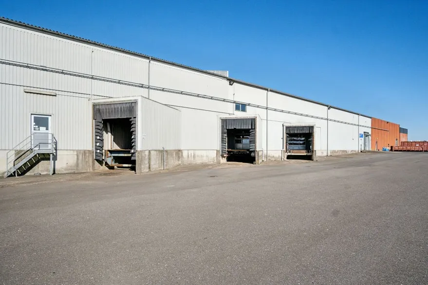 Välivaade - Warehouse with Level Access in Industrial Area