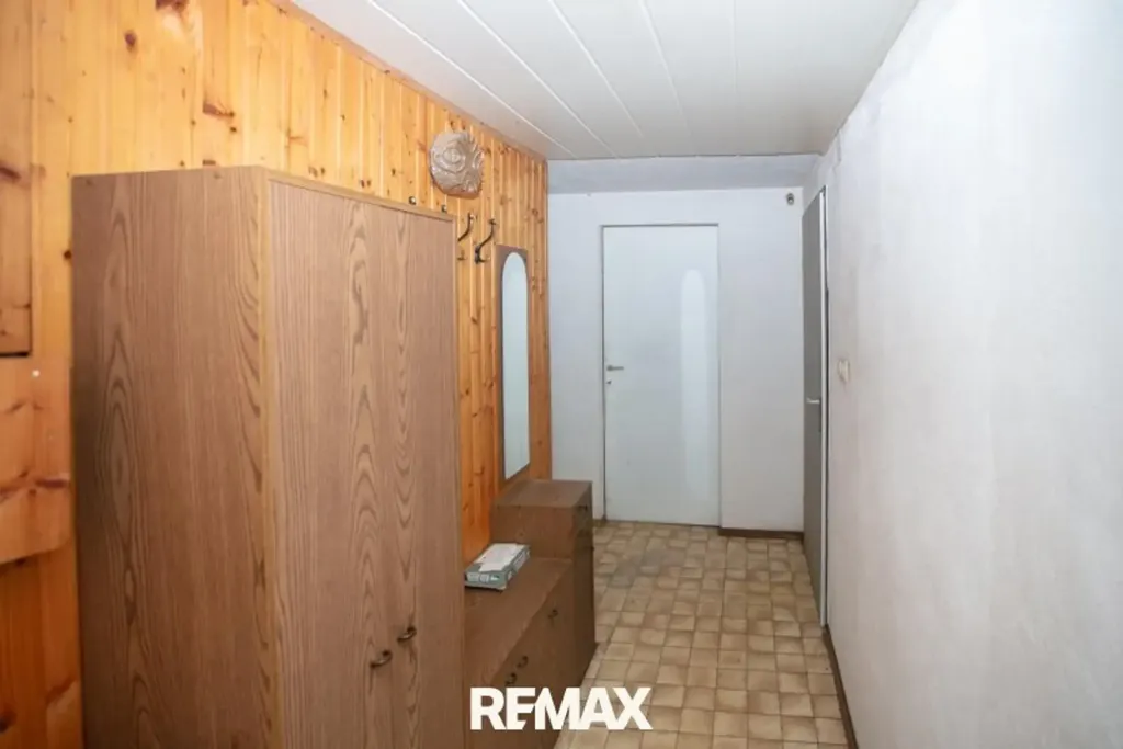 Esik - Spacious House with Workshop in Kautzen