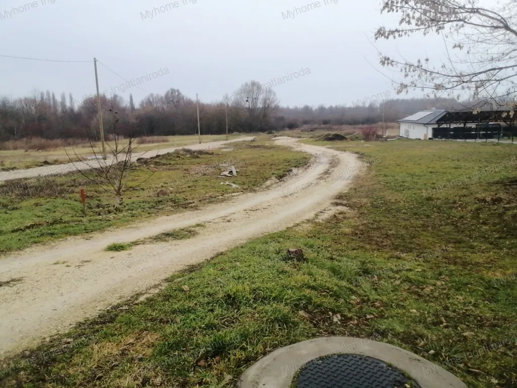 Giardino - Corner Plot with Beach Access in Gyenesdiás