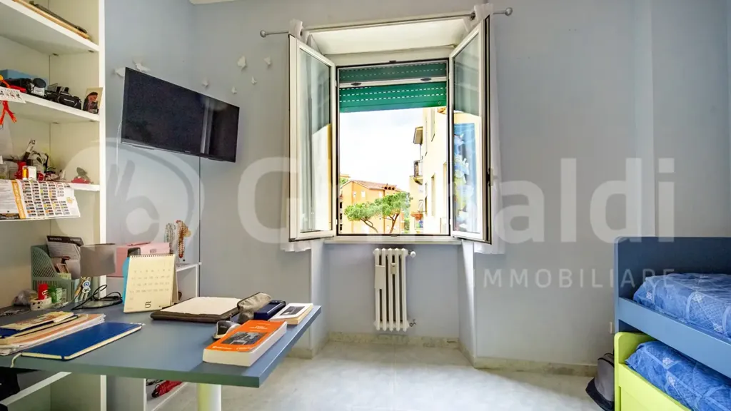 Chambres - Rear-Facing Apartment with Balconies in Rome