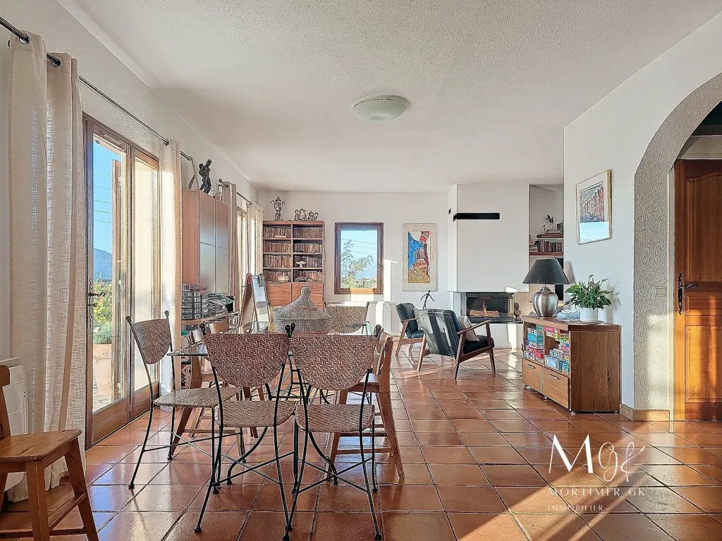 Salle à manger - Villa avec Vue Panoramique et Piscine à Nice Ouest