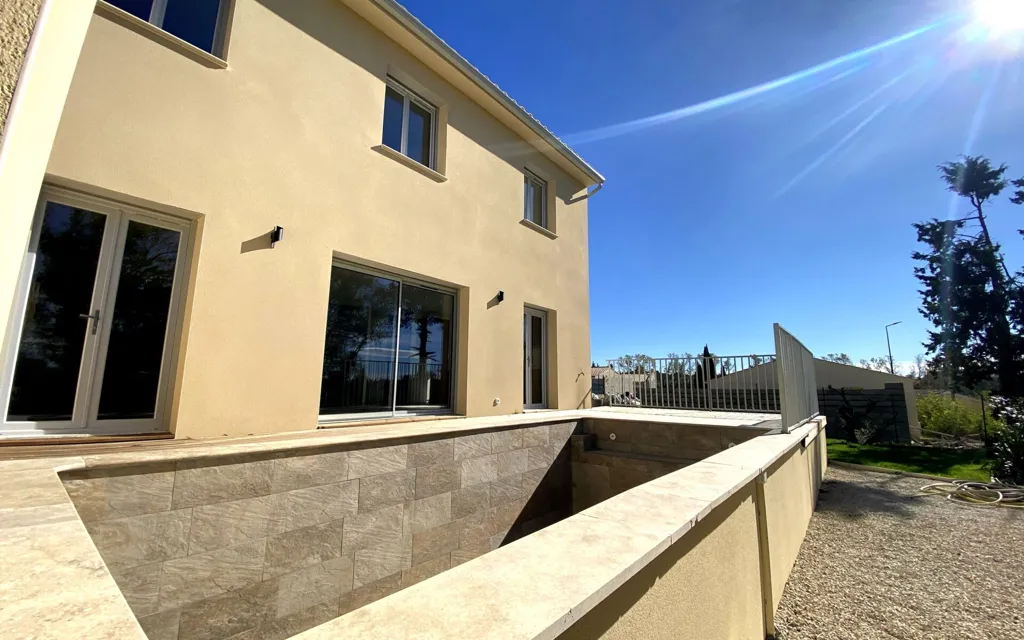 Aed - Modern Villa with Pool in Loriol-du-Comtat
